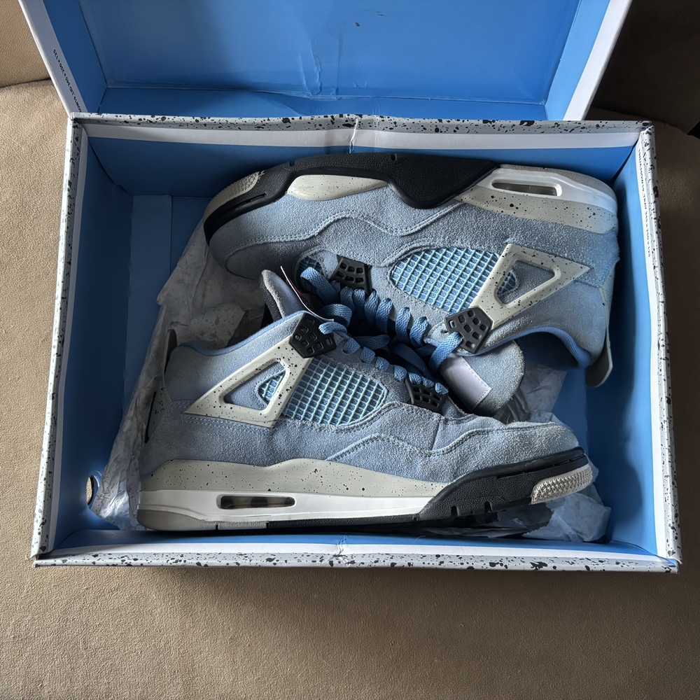 Air Jordan 4 Retro UNC Size 8.5